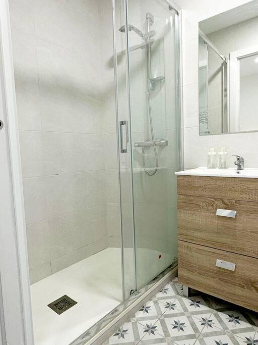 Apartamento De Diseno En Laredo Centro Luaran gambar